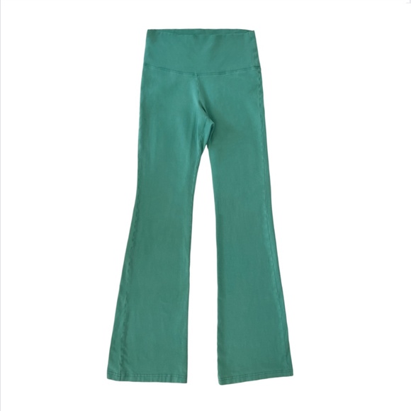 🍀3 for 35- TNA/Aritzia Atmosphere Flared Leggings - Picture 1 of 3